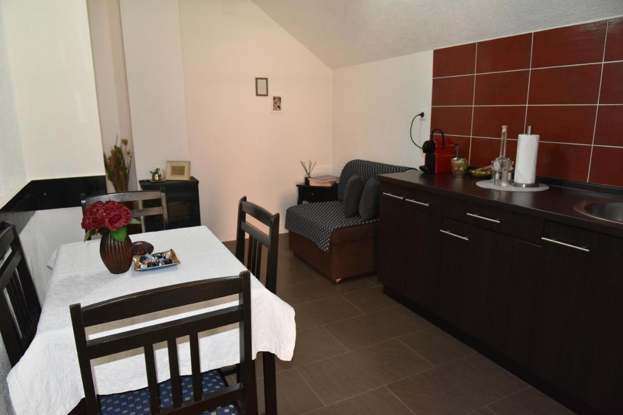 Apartment Bobic Licko Petrovo Selo Экстерьер фото
