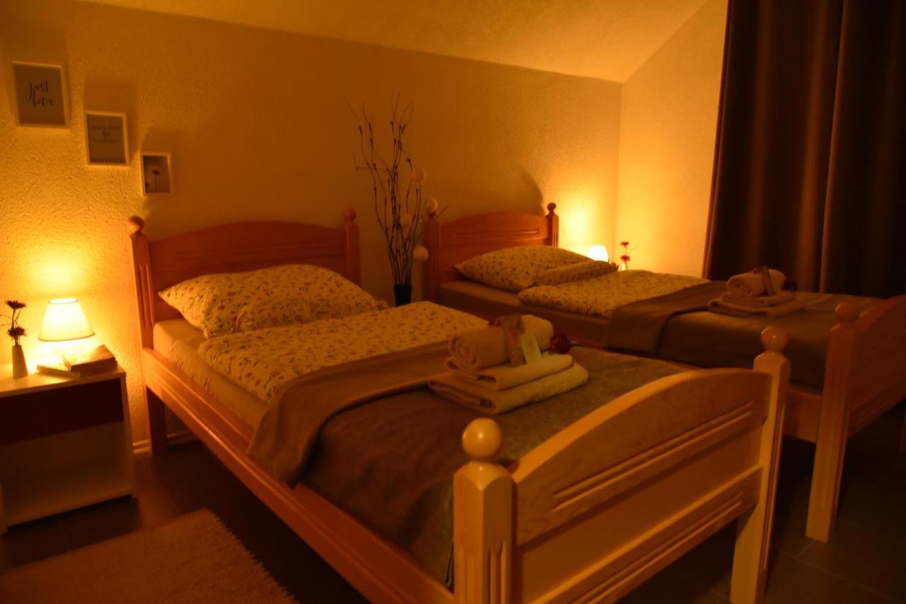 Apartment Bobic Licko Petrovo Selo Экстерьер фото